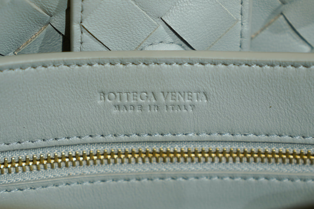 Bottega Veneta | Andiamo – Intrecciato – Beige – Gold Hardware