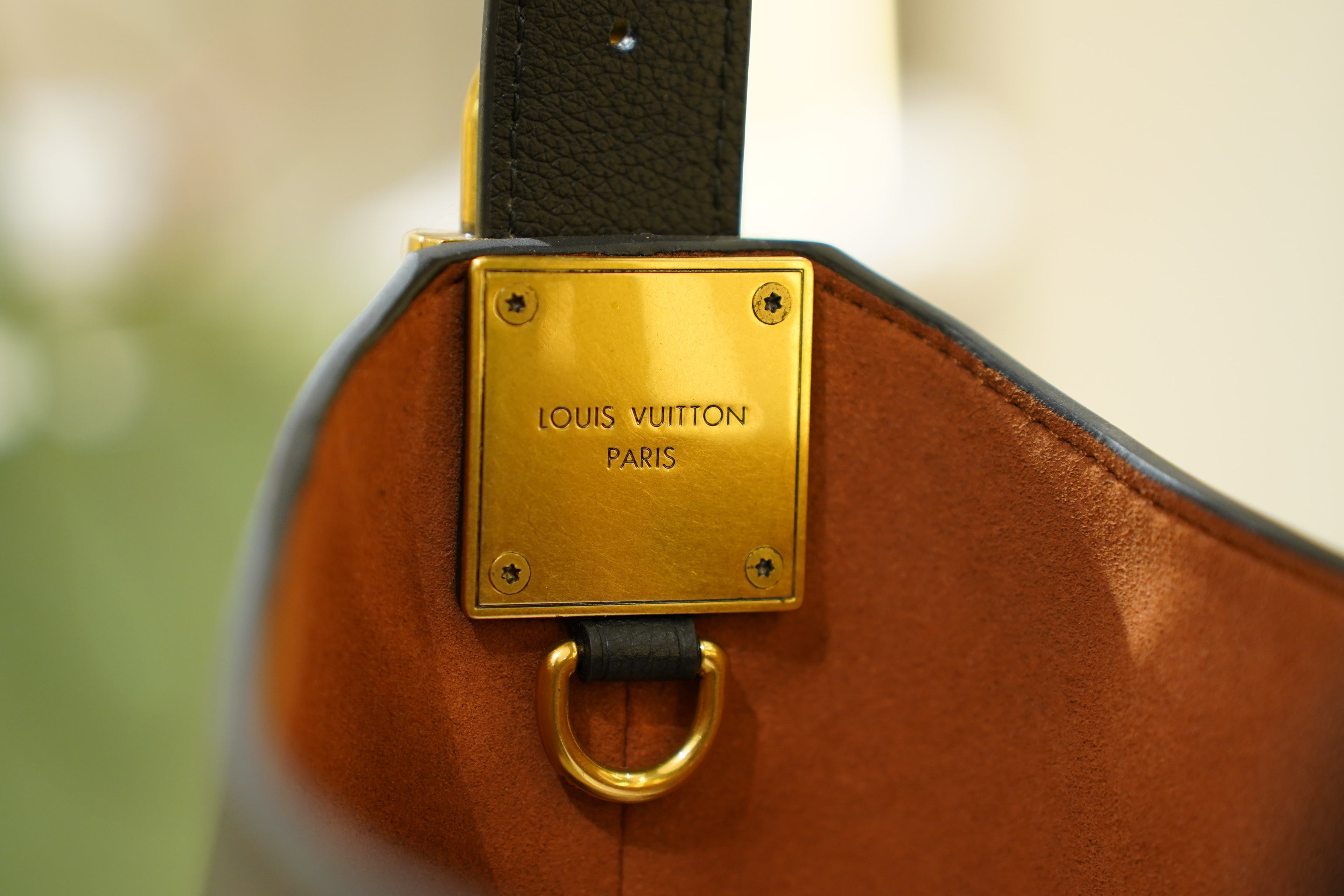 Louis Vuitton | Neverfull – Leather – Black – Gold Hardware