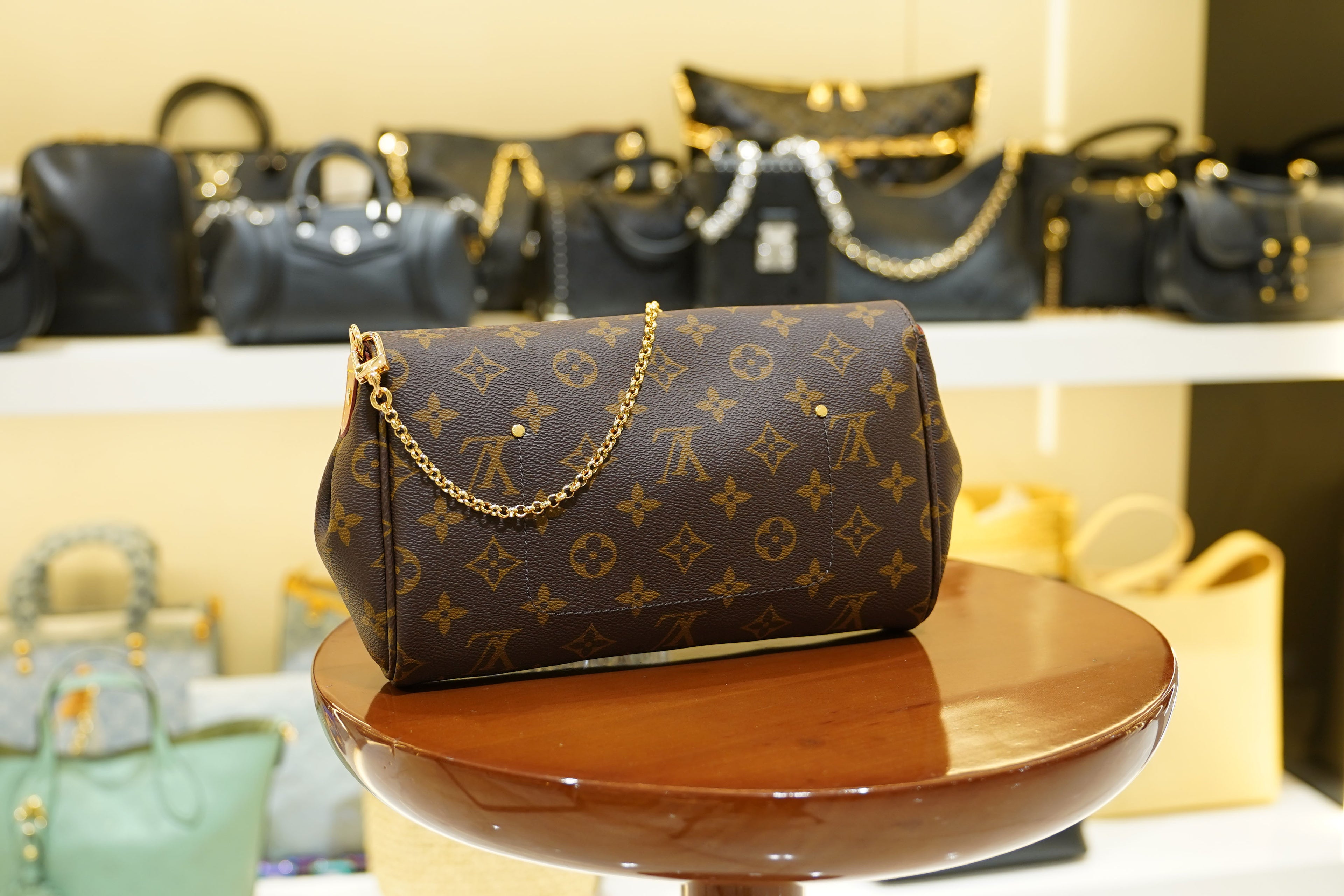 Louis Vuitton | Pochette Metis – Canvas – Brown – Gold Hardware