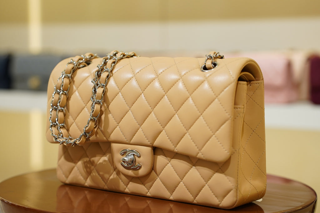 Chanel | Sac Classic Flap – Moyen – Cuir – Beige – Quincaillerie Argentée