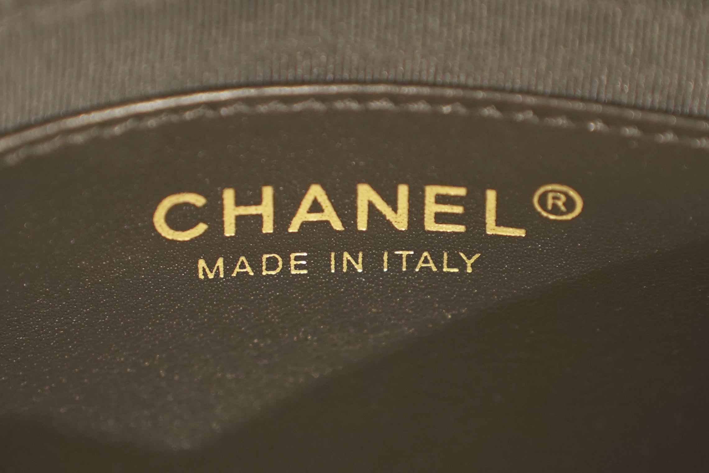 Chanel | Chanel 19 – Lambskin – Black – Gold Hardware