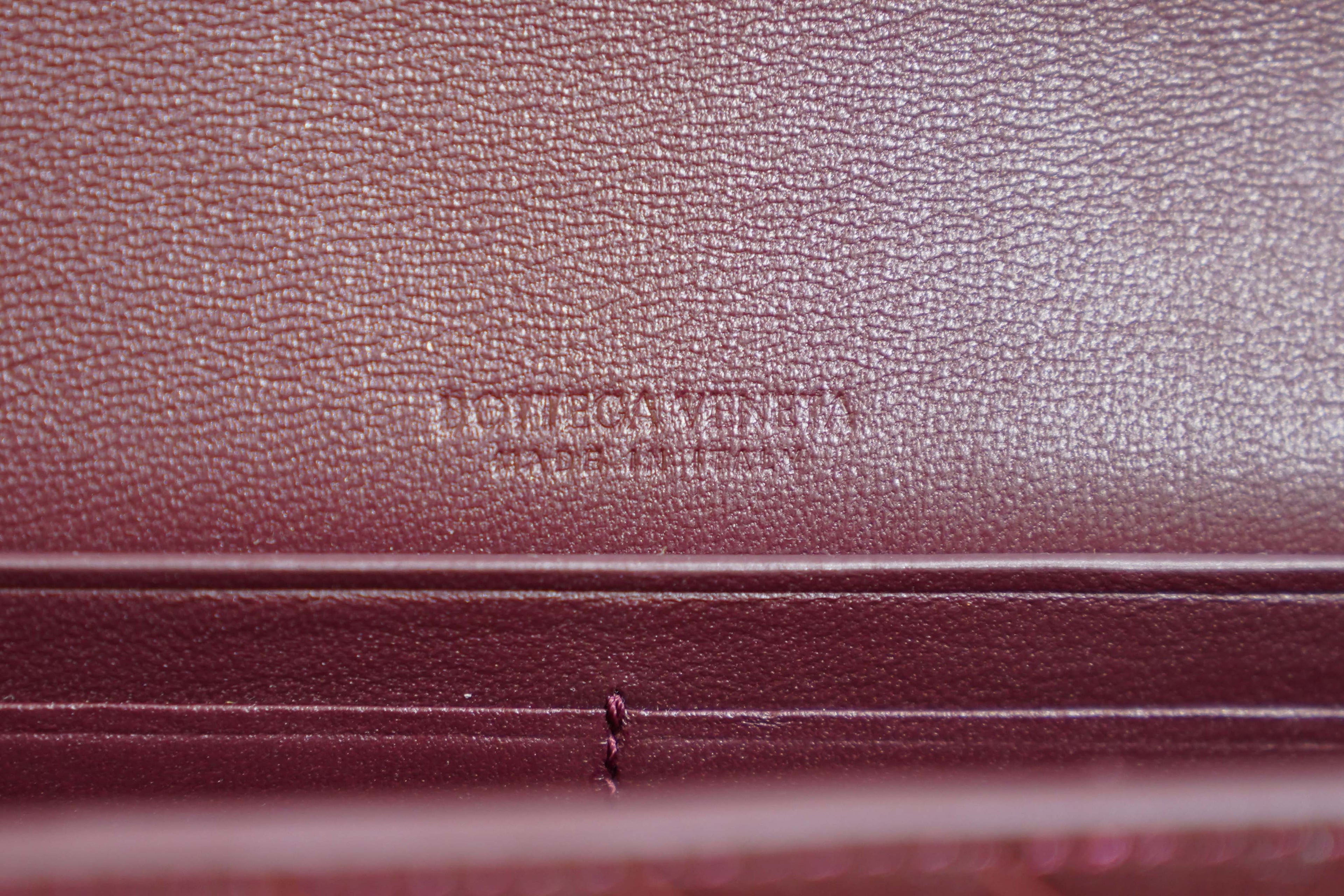 Bottega Veneta | Andiamo Clutch Long – Intrecciato – Bordeaux – Gold Hardware