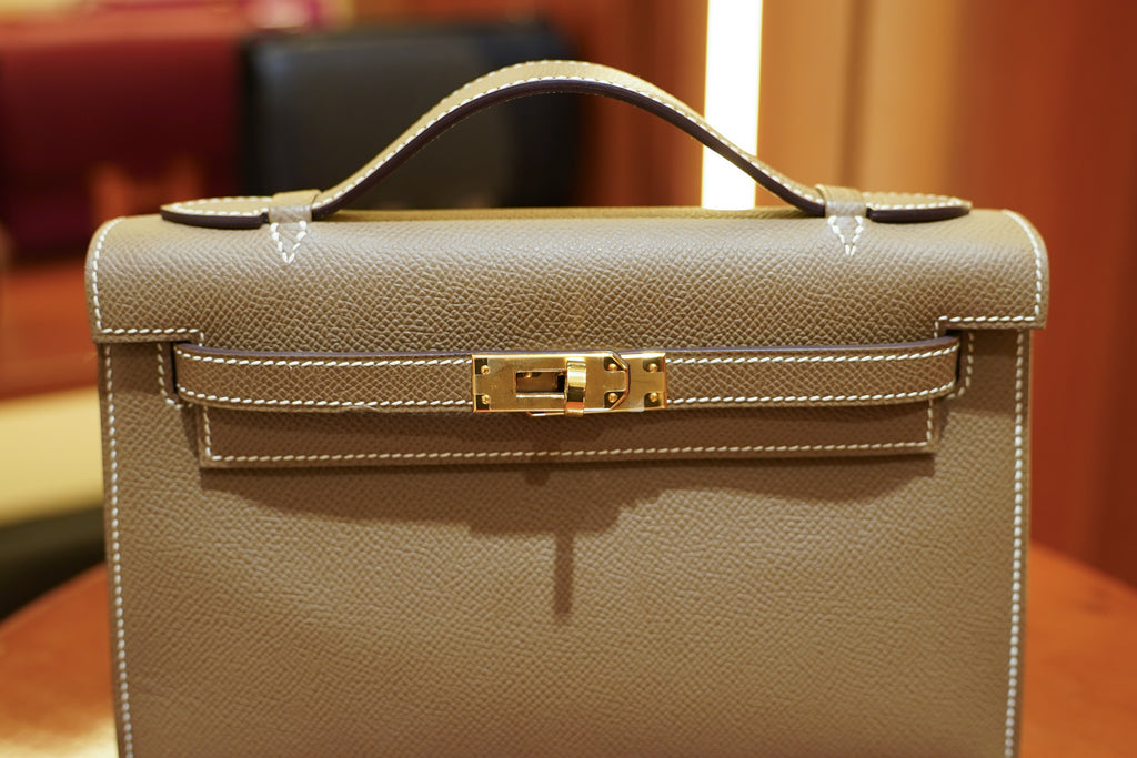 Hermès | Kelly Pochette – Epsom – Grigio – Finiture in Oro