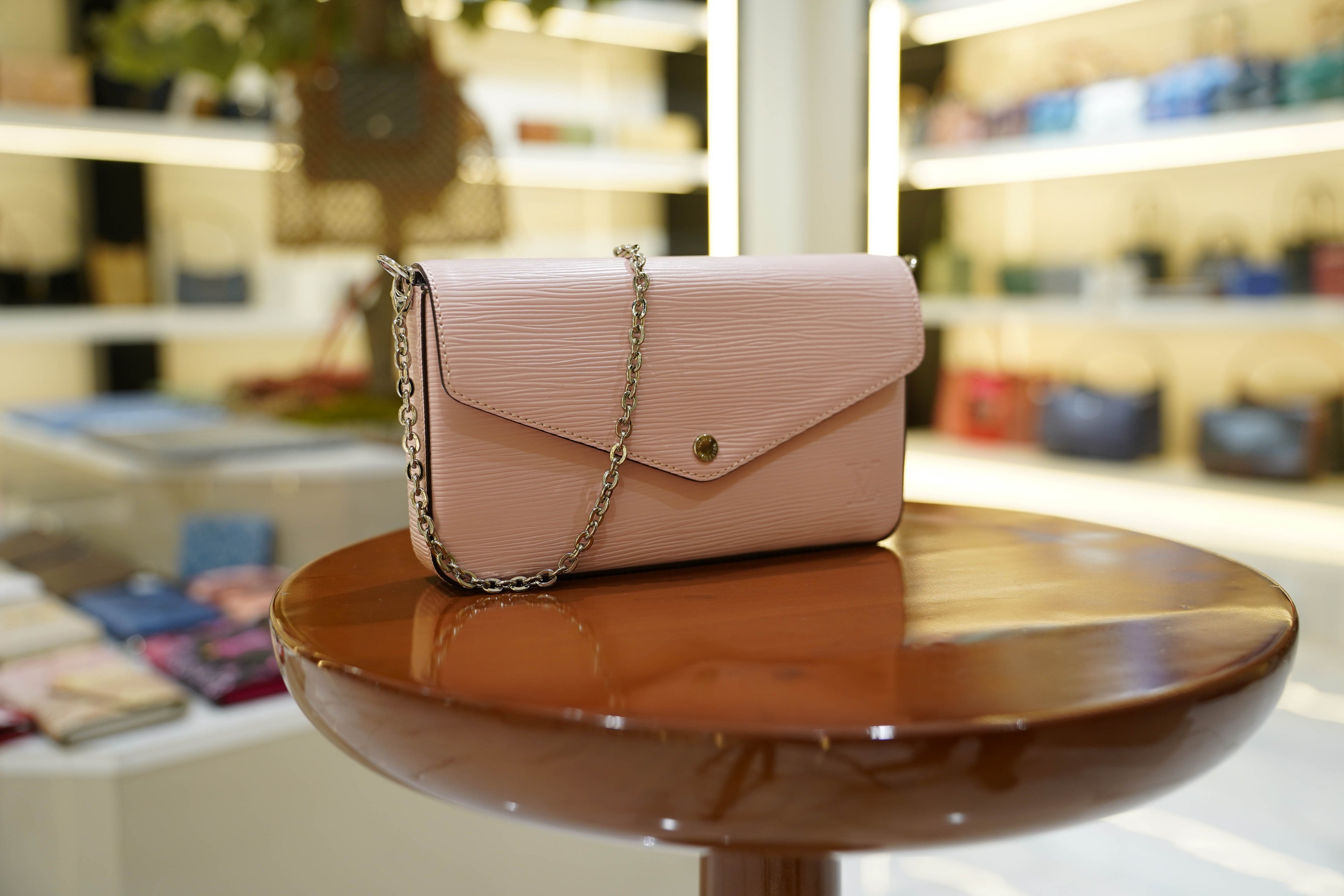 Louis Vuitton | Pochette Métis – Epi Leather – Rose Ballerine – Gold Hardware