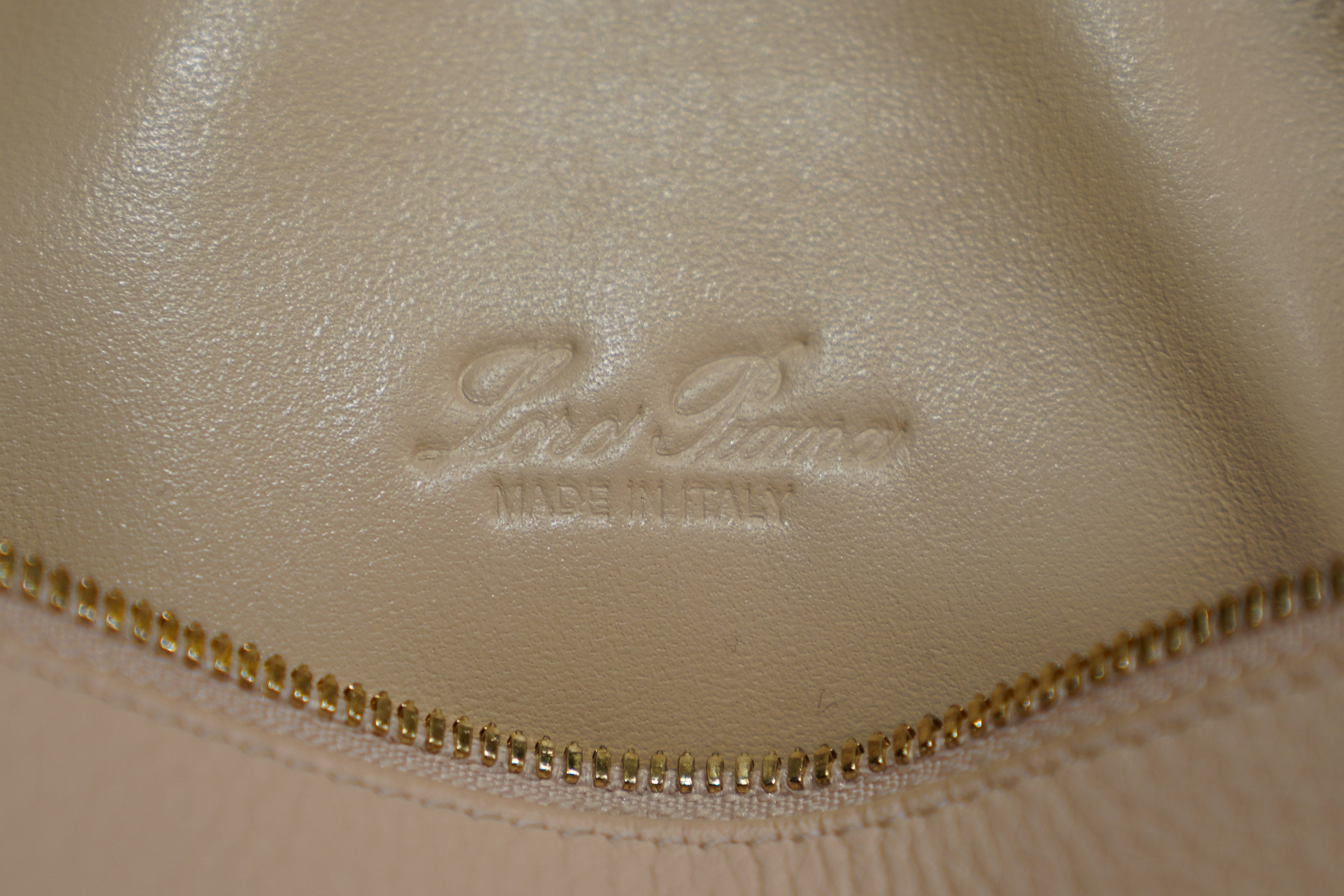 Loro Piana | Extra-Pocket-L19 – Leather – Beige – Gold Hardware