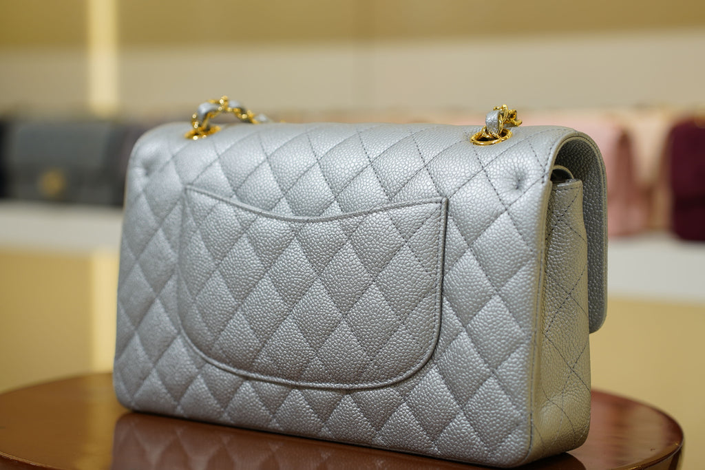 Chanel | Classic Flap Bag – Medium – Leather – Silver – Gold Hardware