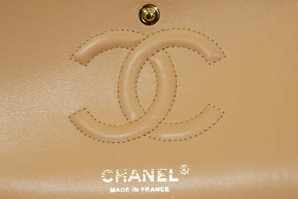 Chanel | Sac Classic Flap – Moyen – Cuir – Beige – Quincaillerie Dorée