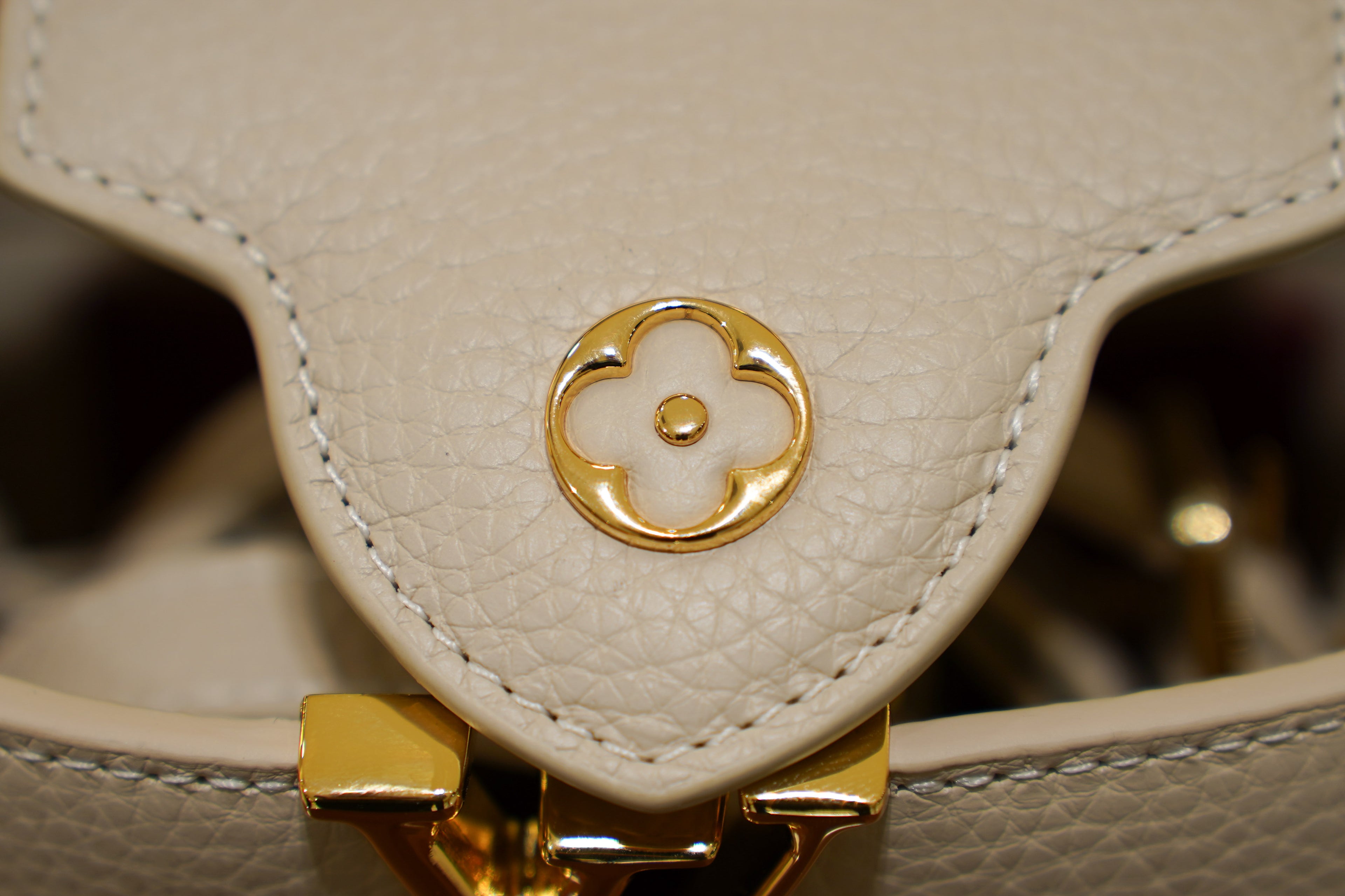 Louis Vuitton | Capucines Medium – Leather – Beige – Gold Hardware