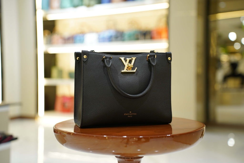 Louis Vuitton | Capucines – Leather – Black – Gold Hardware