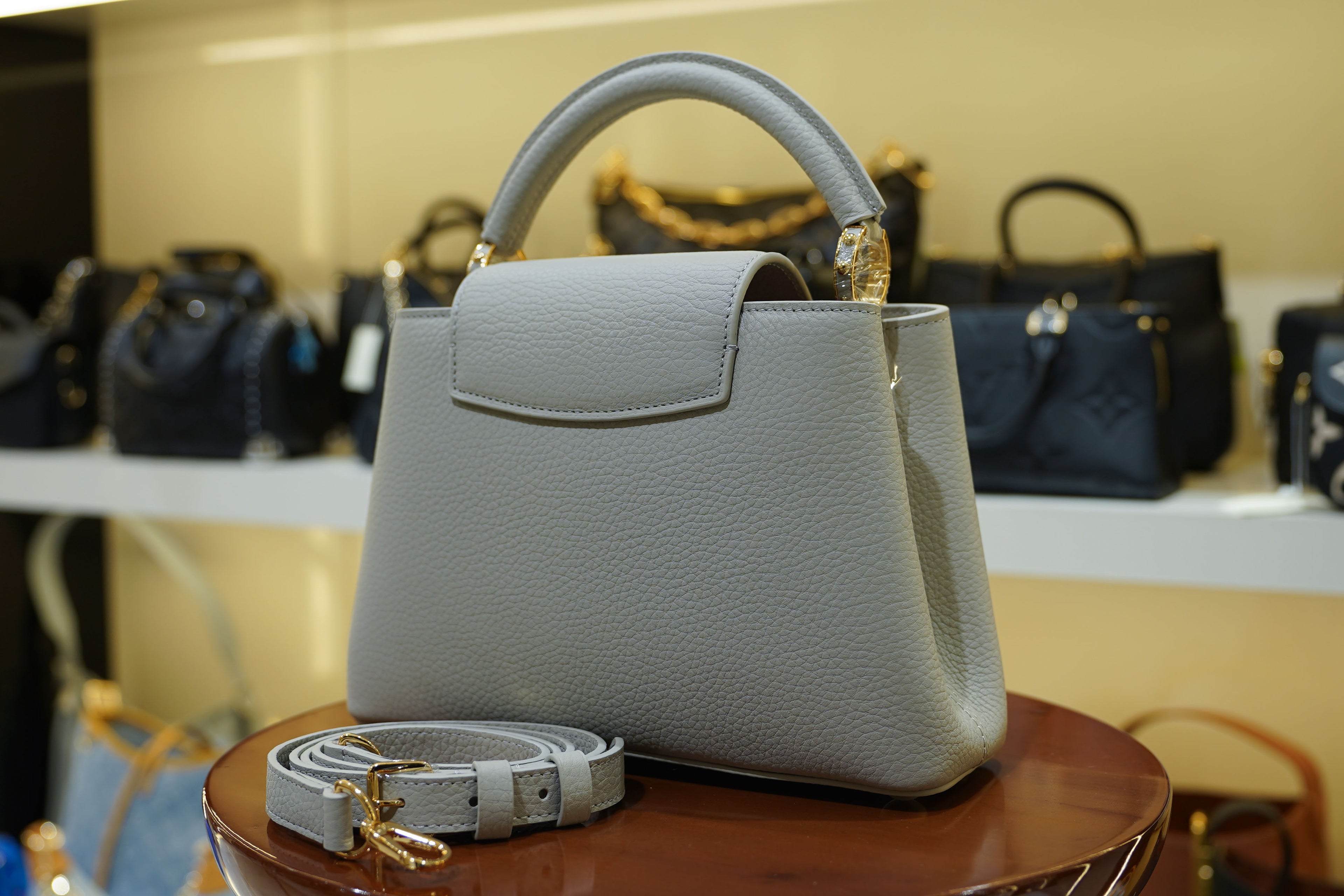 Louis Vuitton | Capucines – Leather – Grey – Gold Hardware