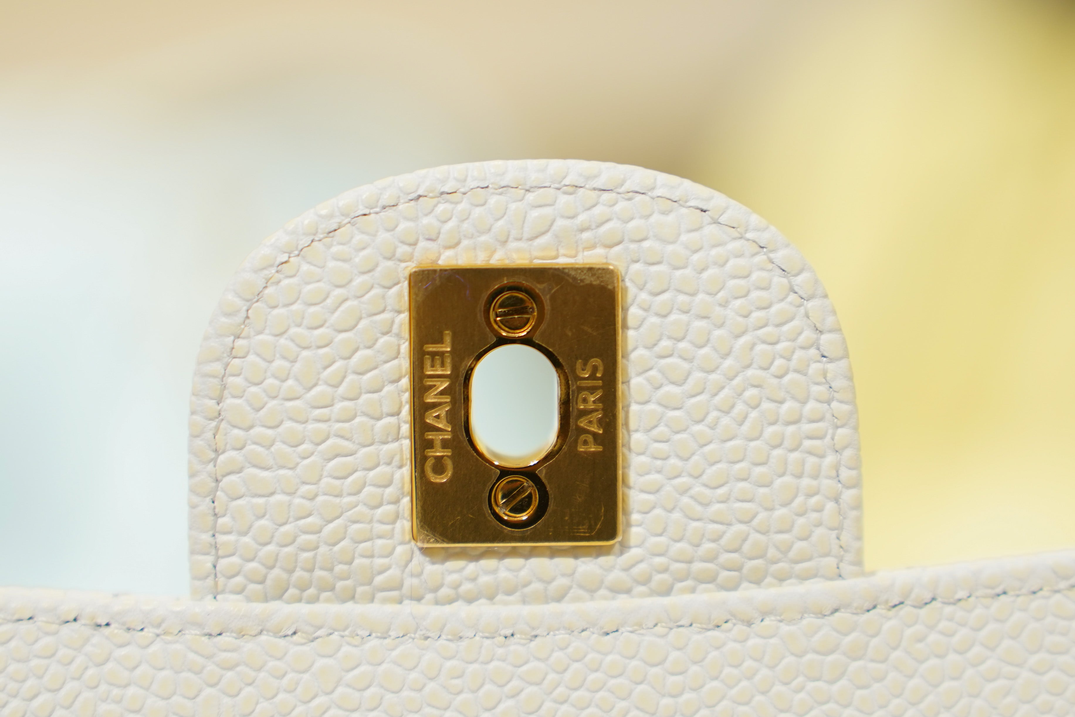 CChanel | Classic Flap Bag – Medium – Leather – White – Gold Hardware