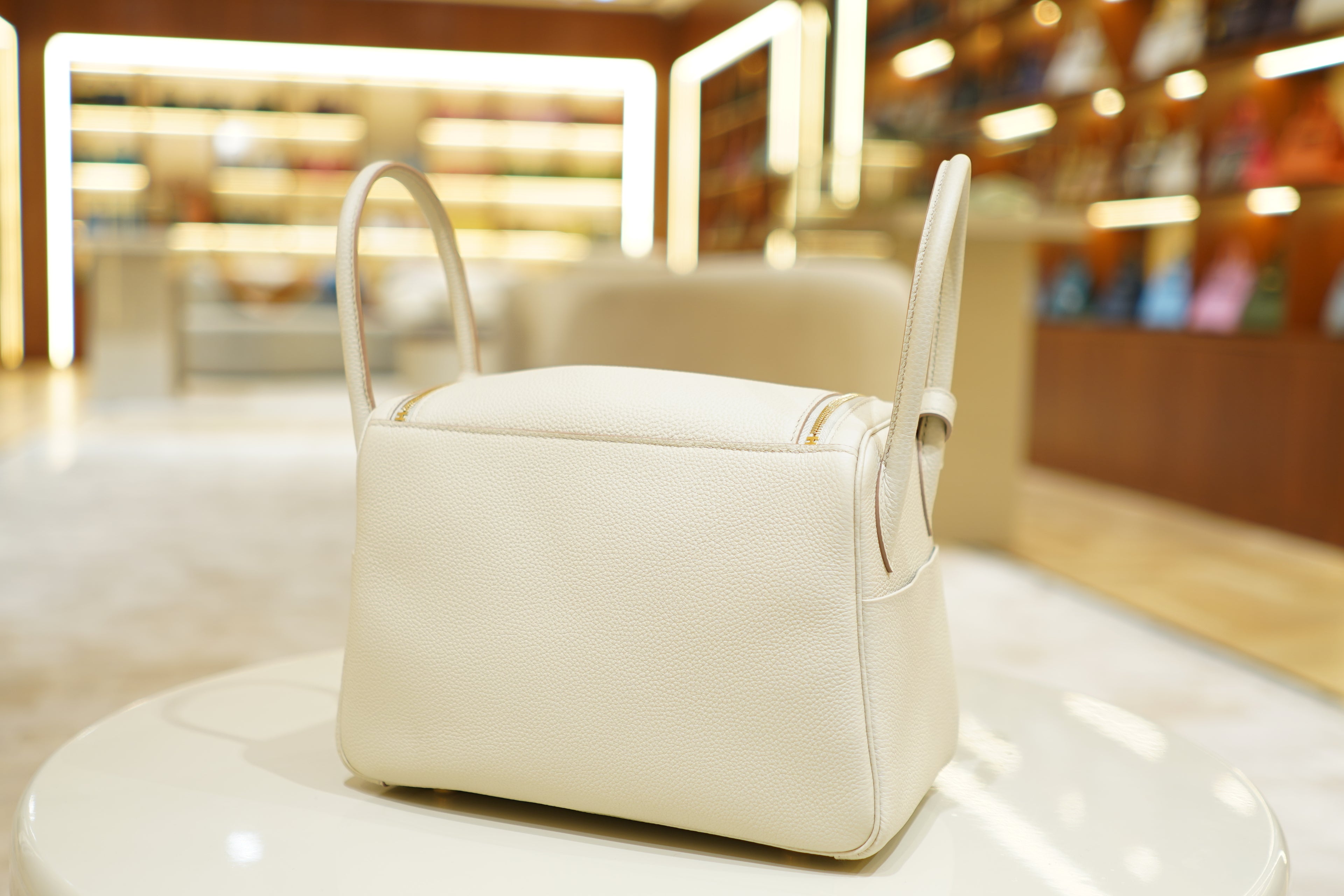Hermes | Lindy Large – Togo – White – Gold Hardware