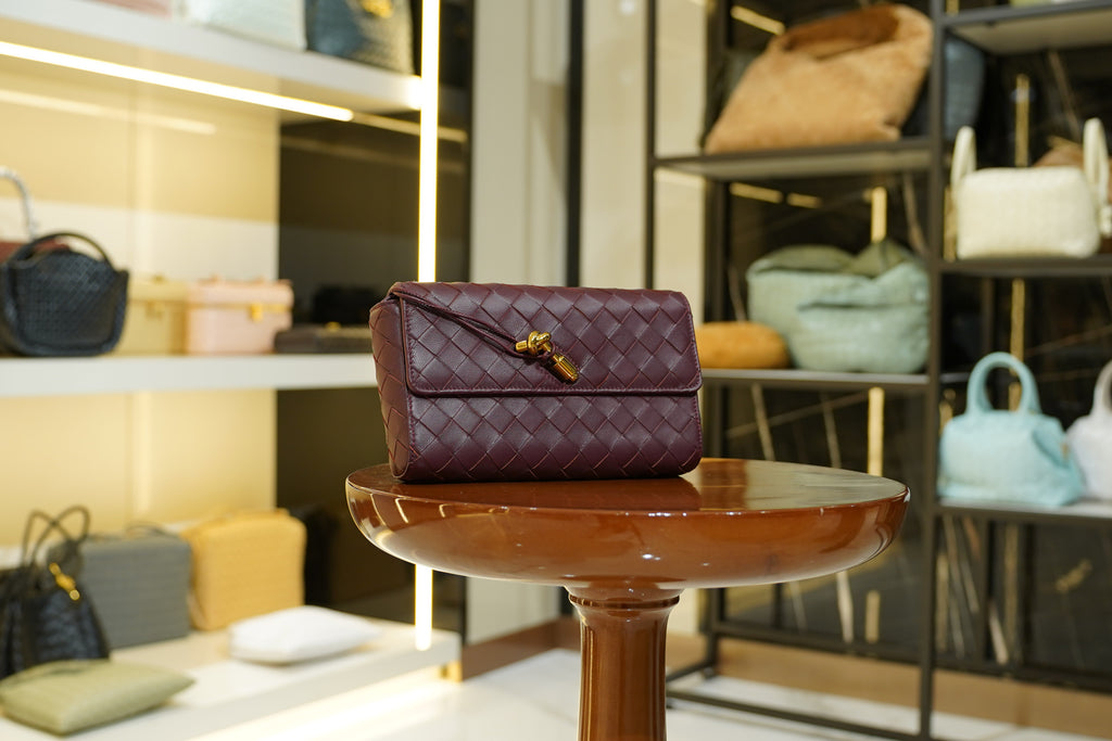 Bottega Veneta | Andiamo-Clutch – Leather – Bordeaux – Gold Hardware