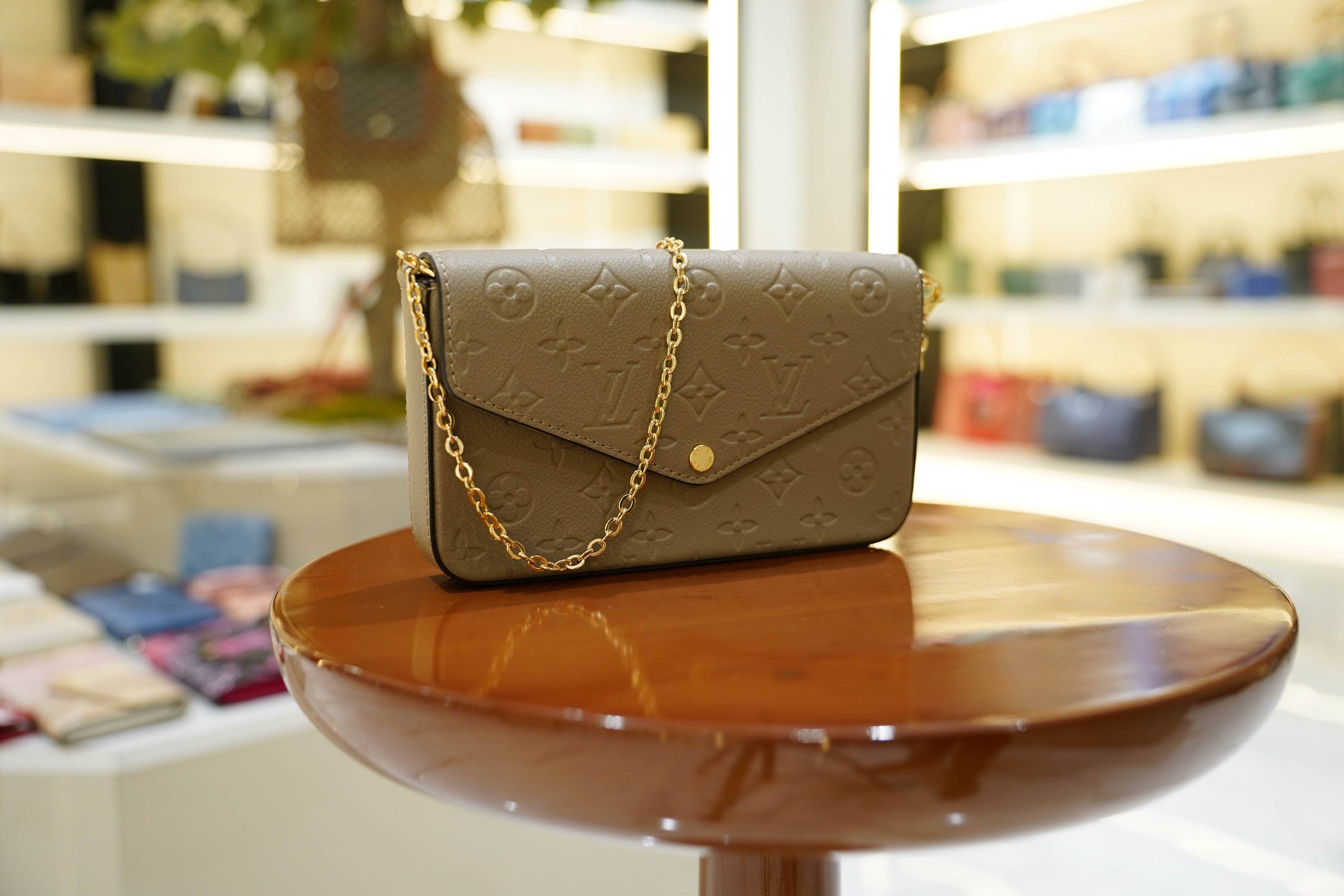 Louis Vuitton | Pochette Metis – Monogram Empreinte – Khaki – Gold Hardware