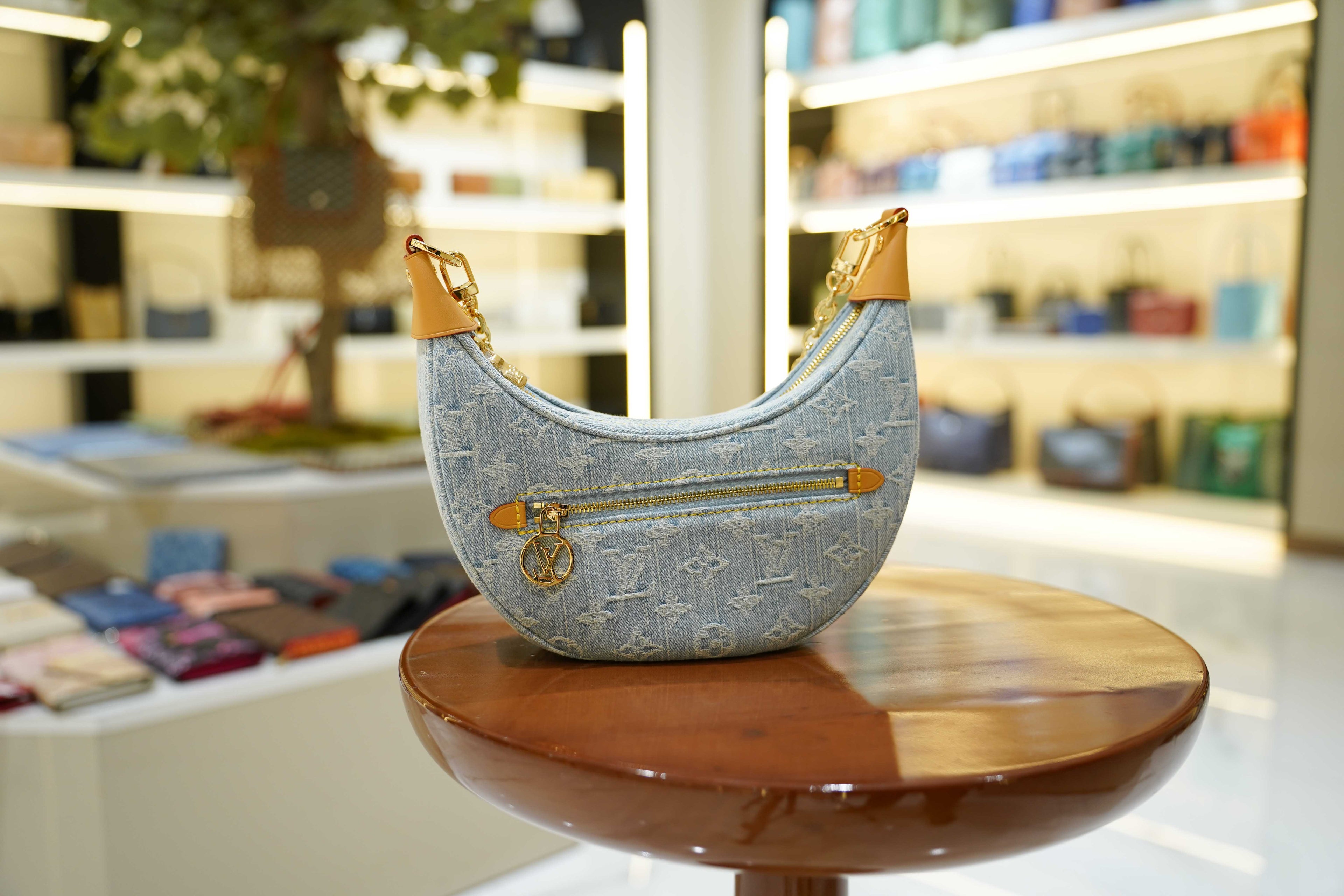 Louis Vuitton | Hobo Bag – Denim – Blue – Gold Hardware