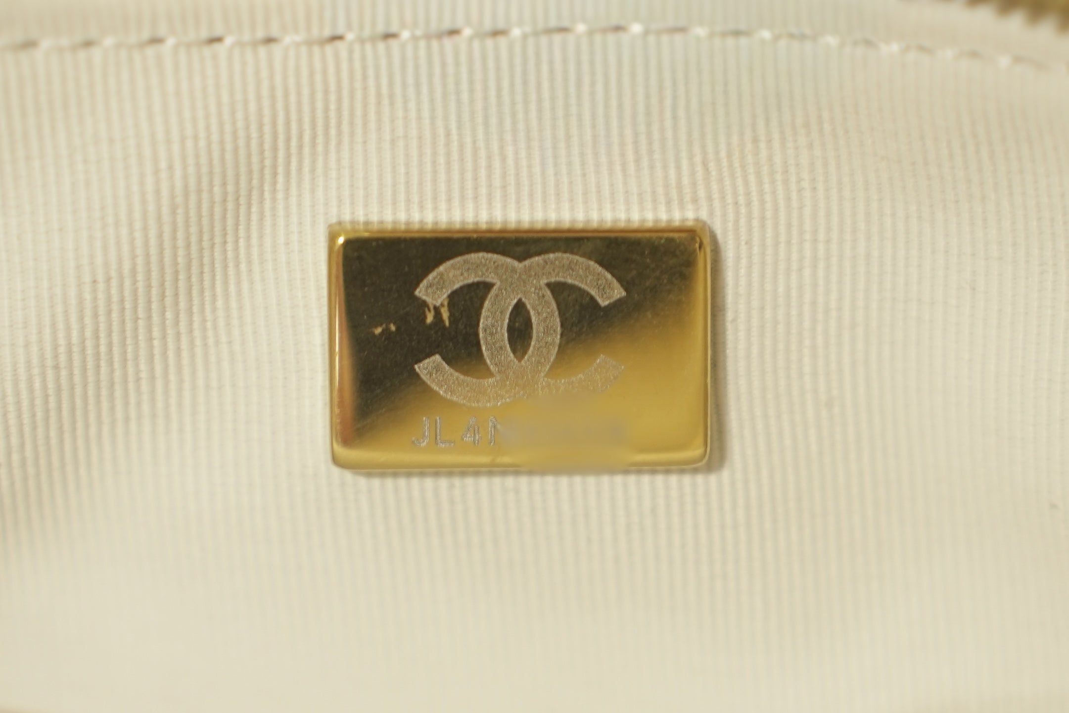 Chanel | Hobo Bag – Lambskin – White – Gold Hardware