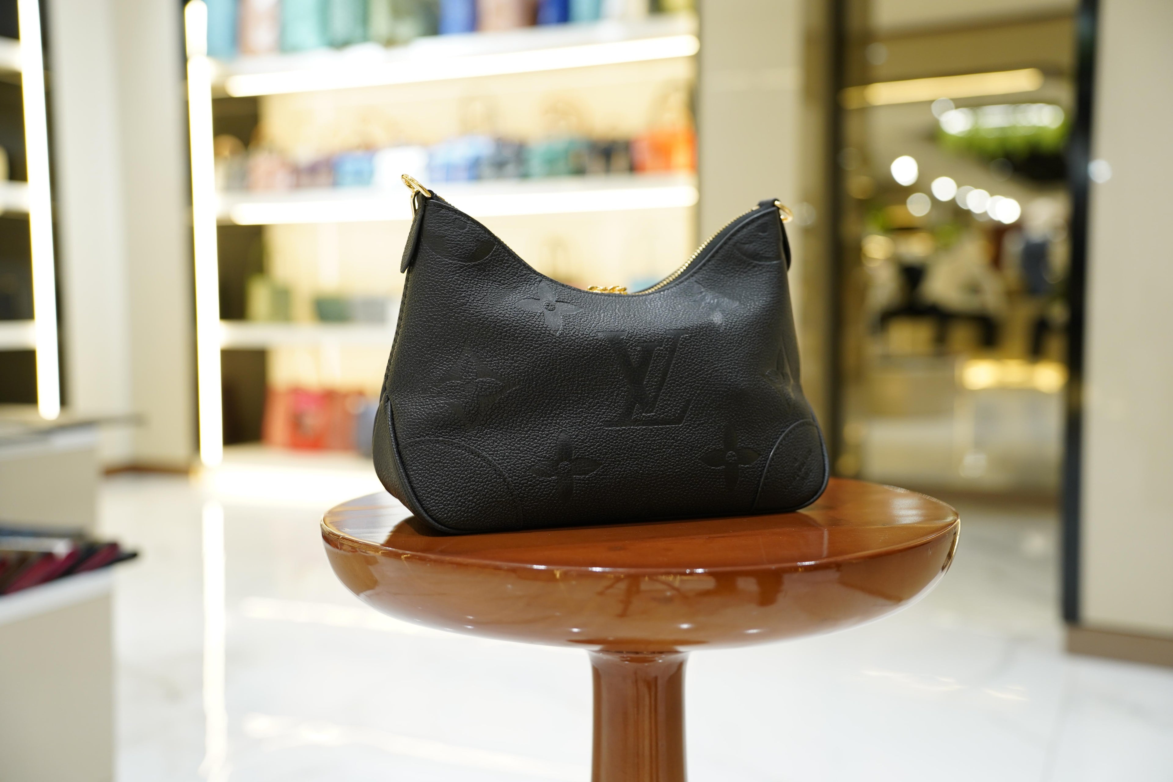 Louis Vuitton | Hobo Bag – Leather – Black – Gold Hardware