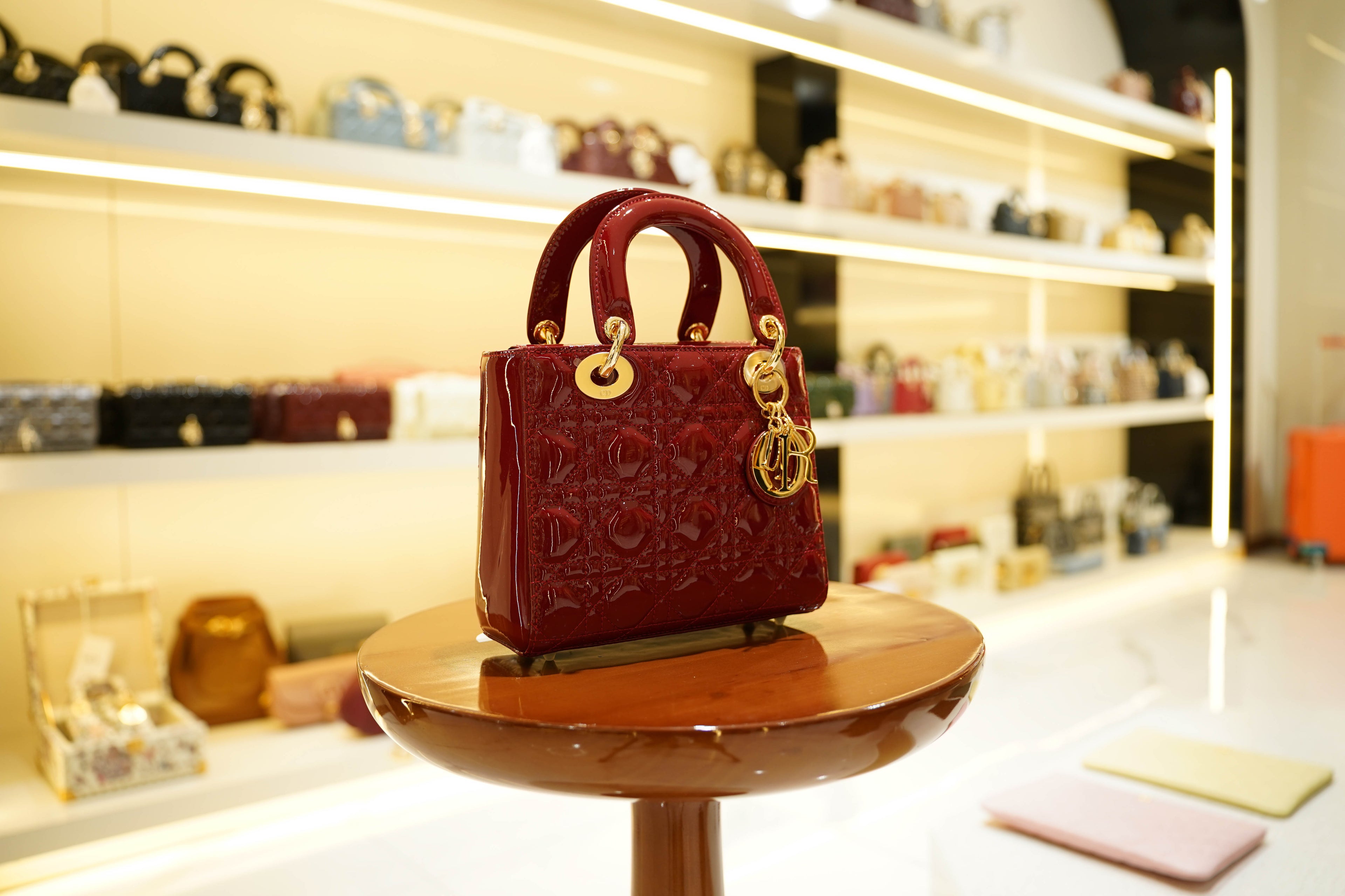 Dior | Lady Dior – Cuir verni – Rouge – Quincaillerie dorée