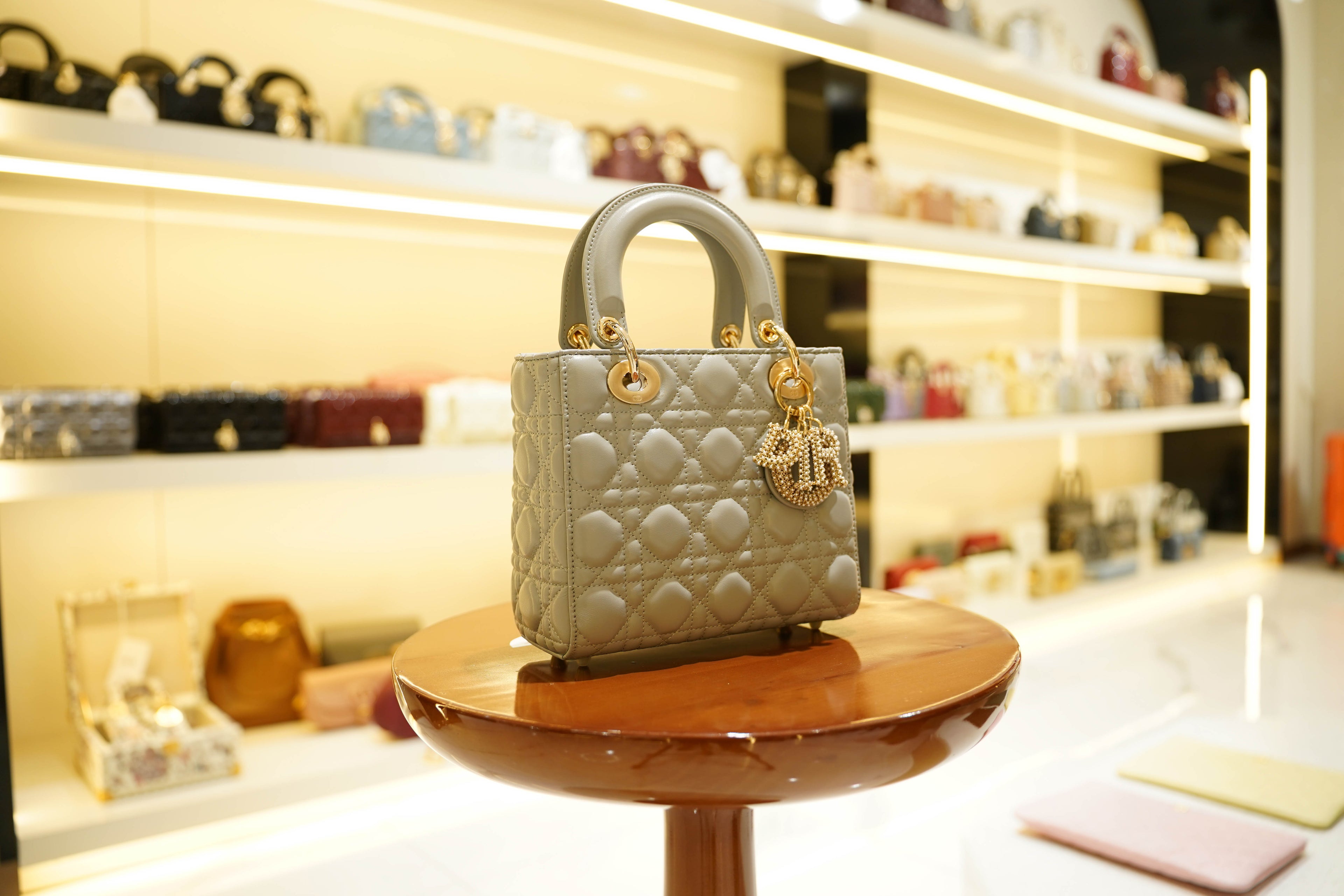 Dior | Lady Dior – Cuir d'agneau – Gris – Quincaillerie dorée