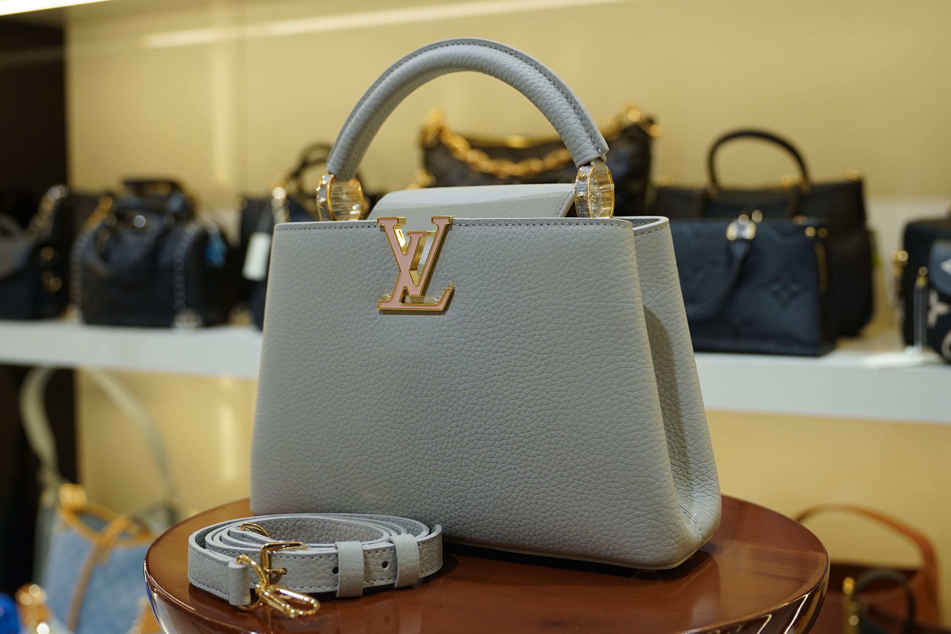 Louis Vuitton | Capucines – Leather – Grey – Gold Hardware