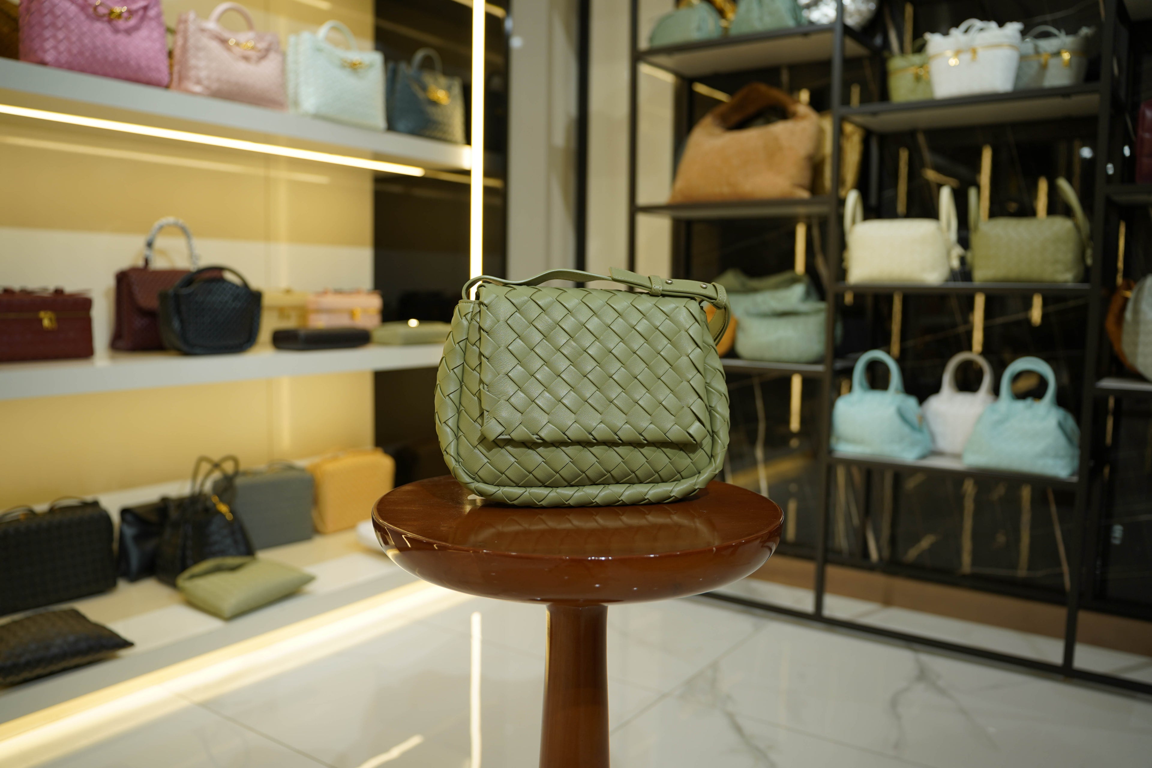 Bottega Veneta | Cobble-Messenger – Leather – Green – Gold Hardware