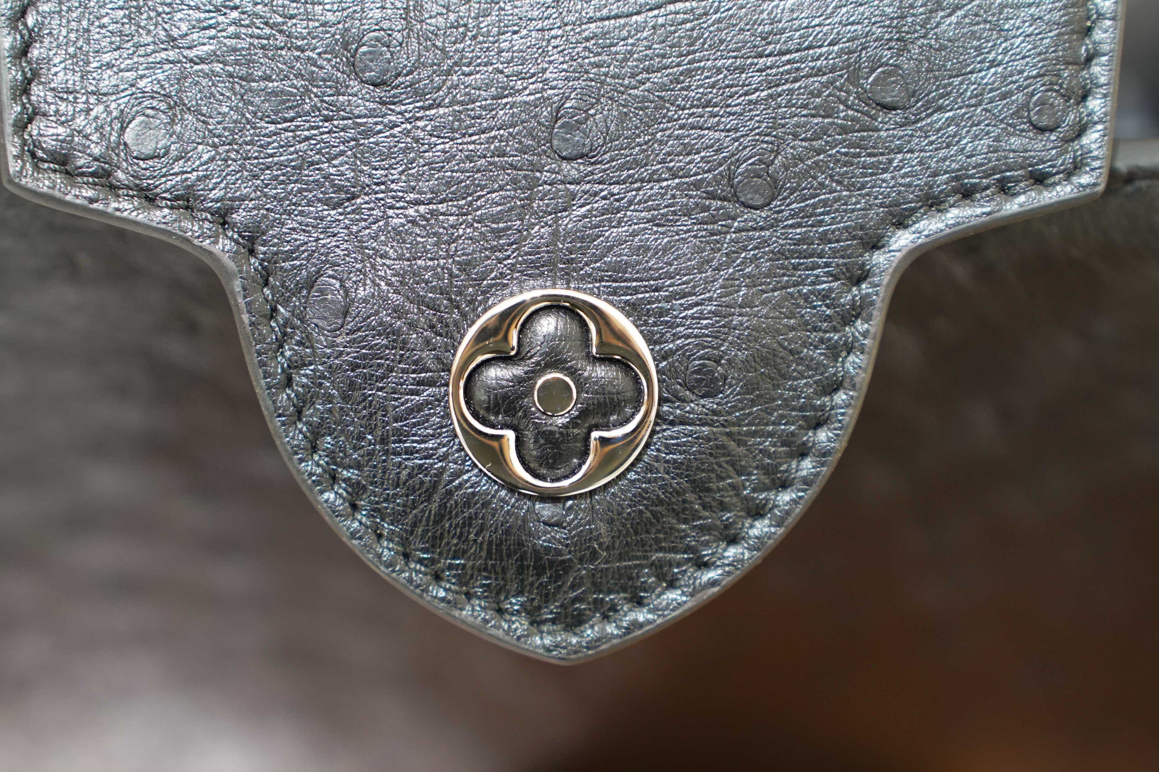 Louis Vuitton | Capucines Medium – Leather – Black – Silver Hardware