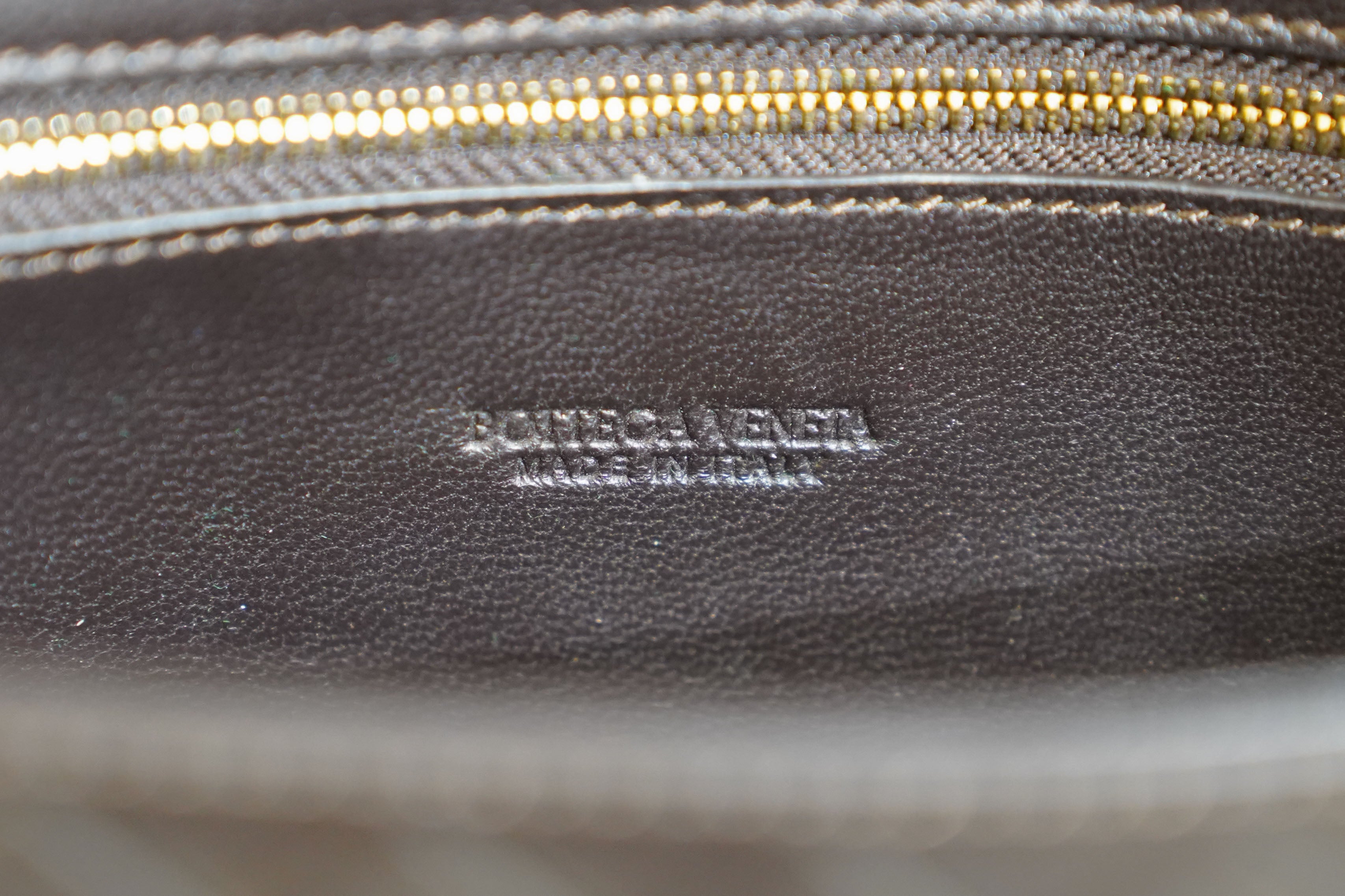 Bottega Veneta | Andiamo-Clutch – Leather – Black – Gold Hardware