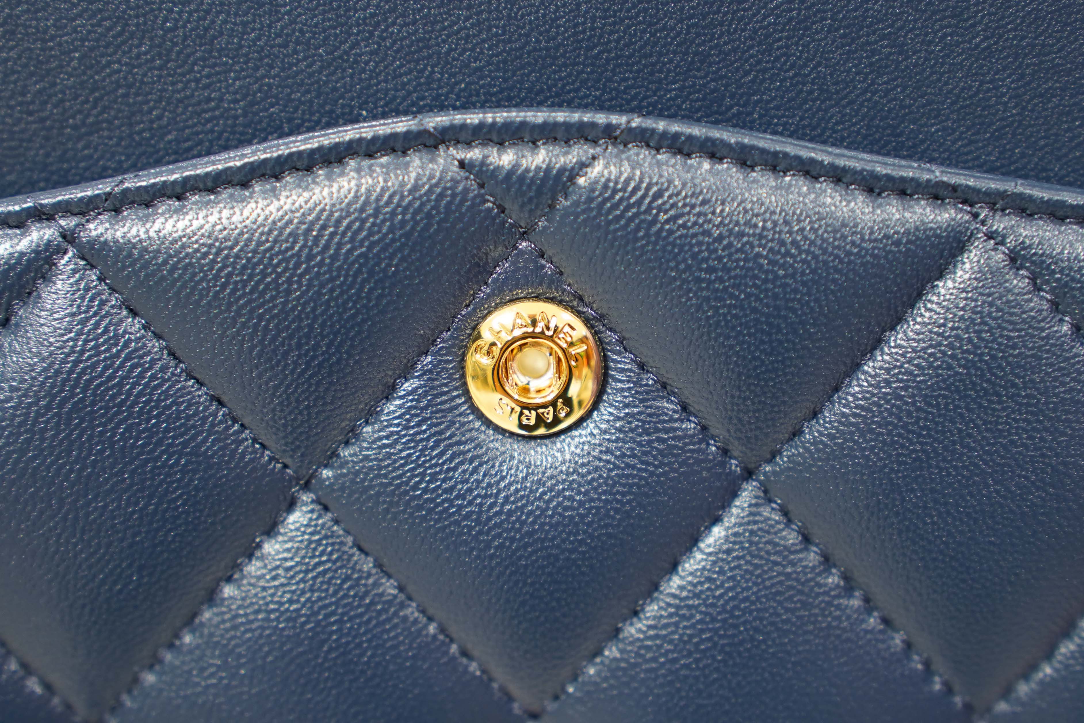 Chanel | Classic Flap Medium – Lambskin Leather – Navy Blue – Gold Hardware