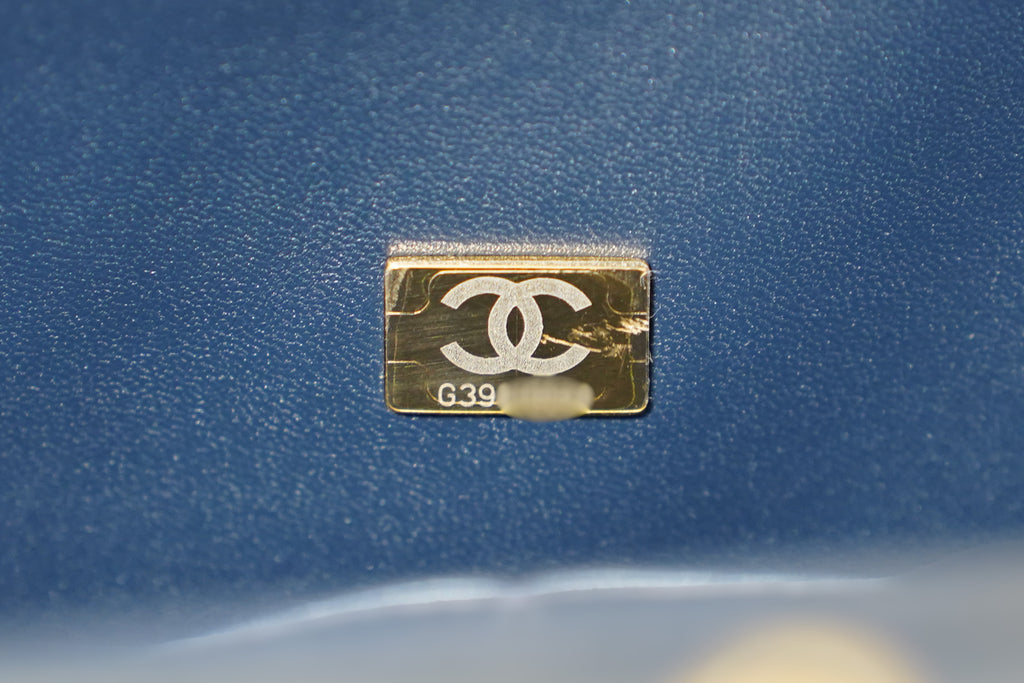 Chanel | Classic Flap Medium – Lambskin Leather – Navy Blue – Gold Hardware