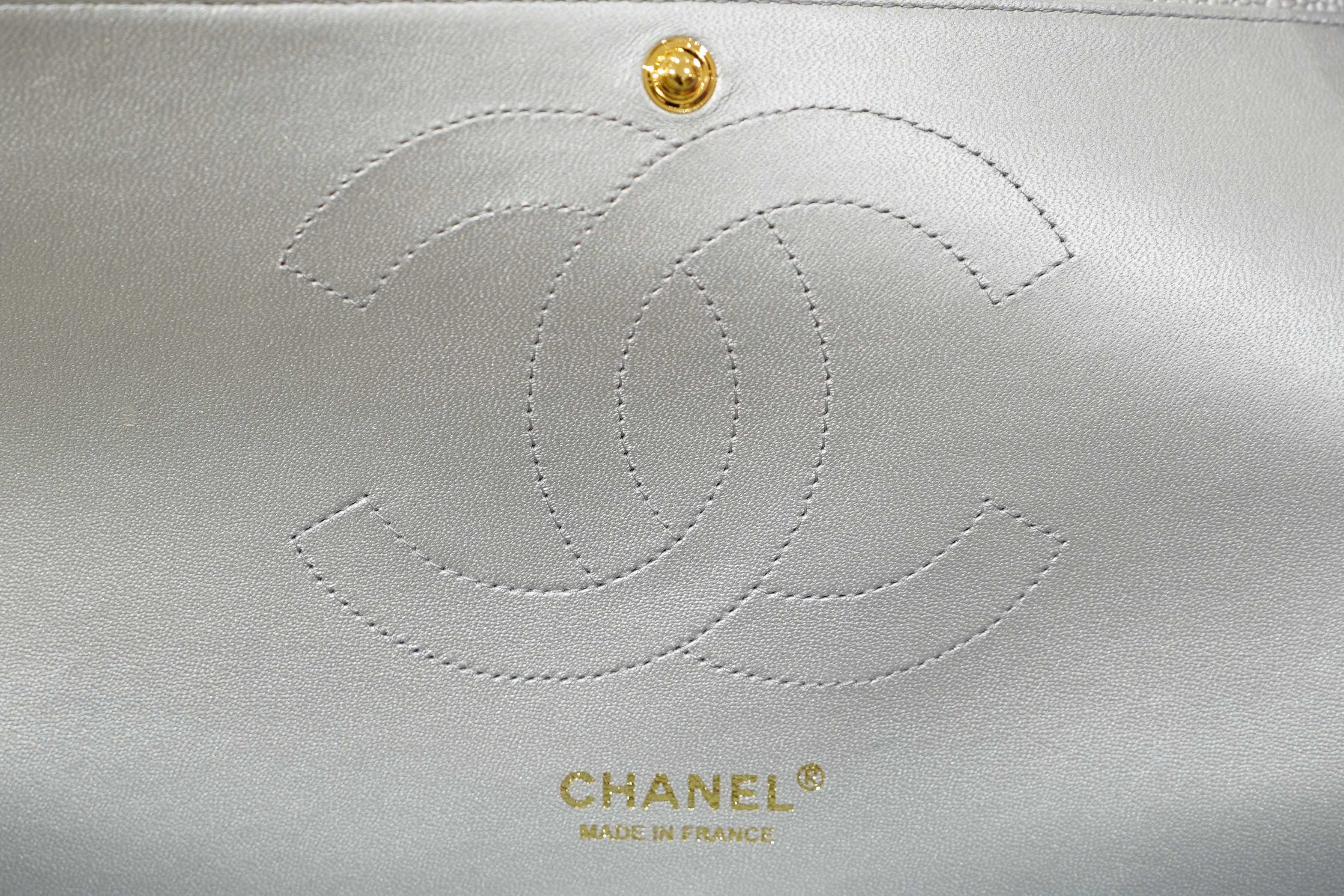 Chanel | Classic Flap Medium – Caviar Leather – Silver – Gold Hardware