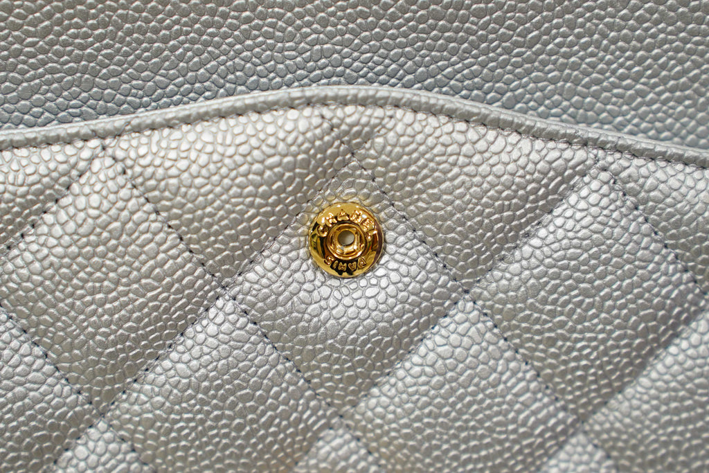 Chanel | Classic Flap Medium – Caviar Leather – Silver – Gold Hardware
