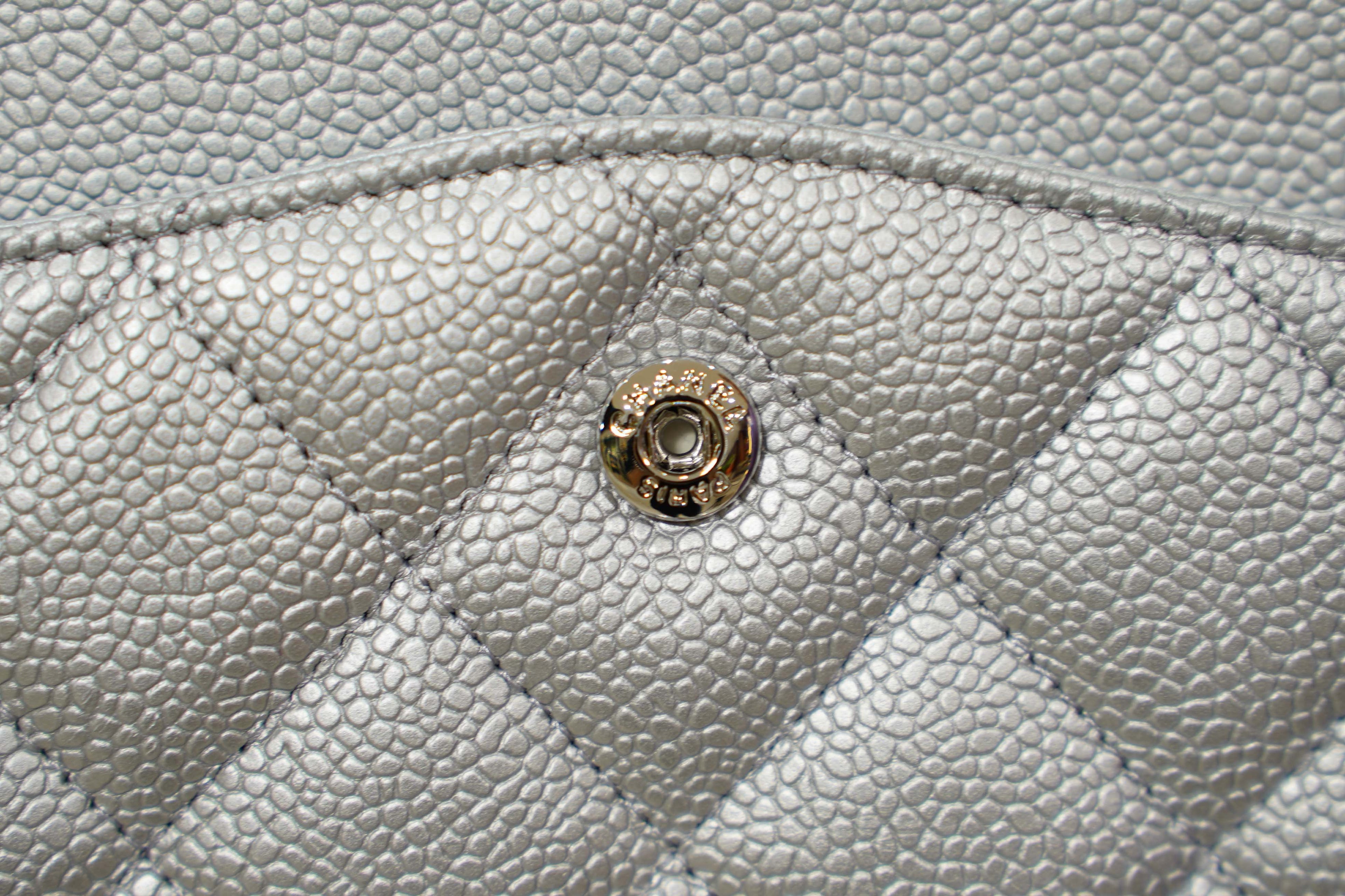 Chanel | Classic Flap Medium – Caviar Leather – Silver – Silver Hardware