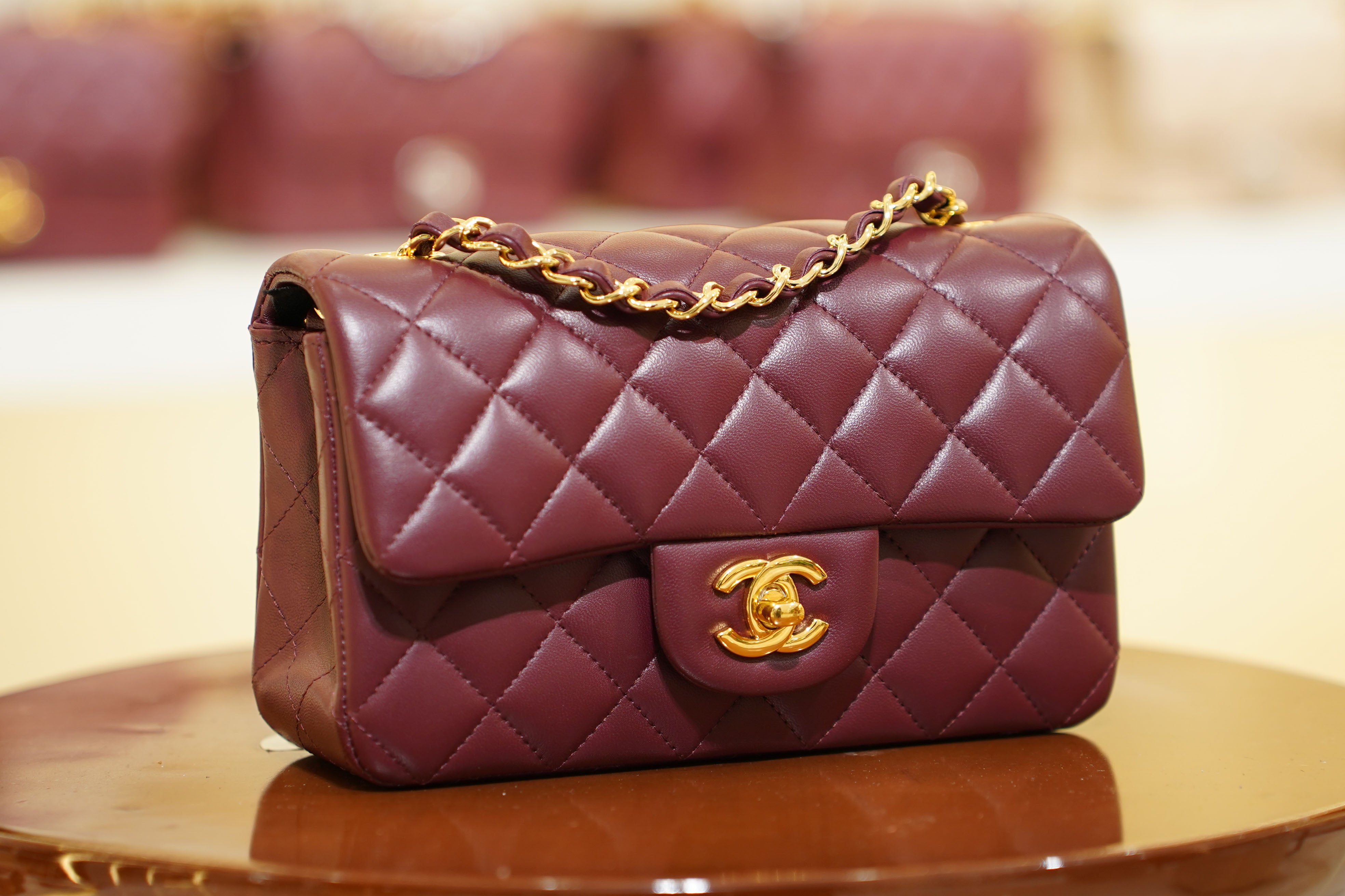小物 CHANEL Chanel | Классическая сумка Flap – бордовая овечья кожа – золотая