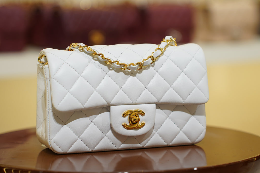 Chanel | Classic Flap Bag – White Lambskin – Gold Hardware