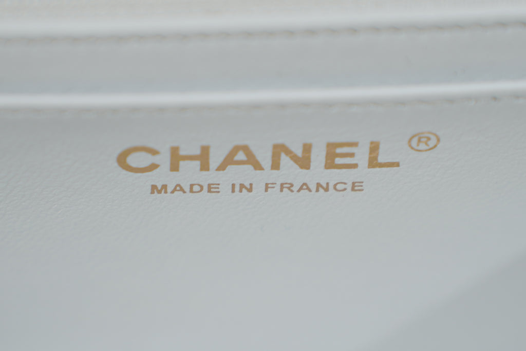Chanel | Classic Flap Bag – White Lambskin – Gold Hardware