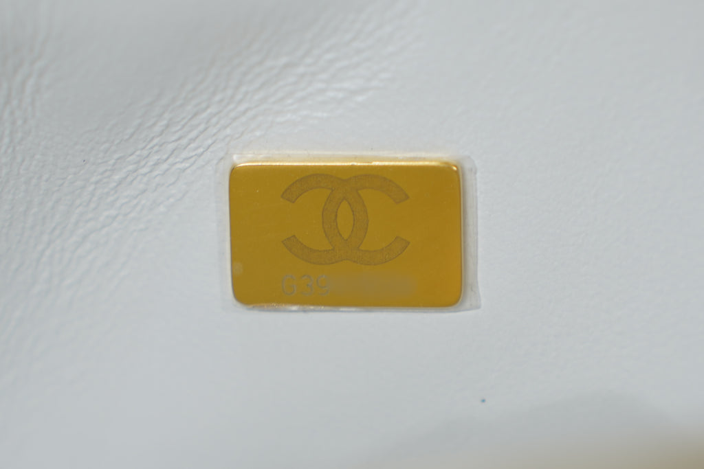 Chanel | Classic Flap Bag – White Lambskin – Gold Hardware