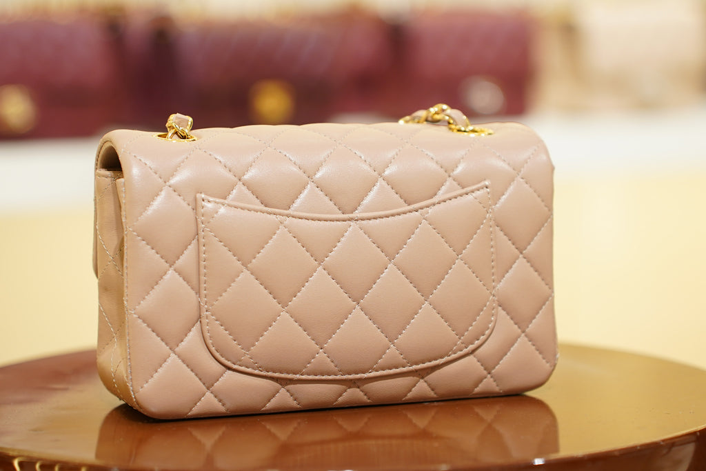 Chanel | Classic Flap Bag – Beige Lambskin – Gold Hardware