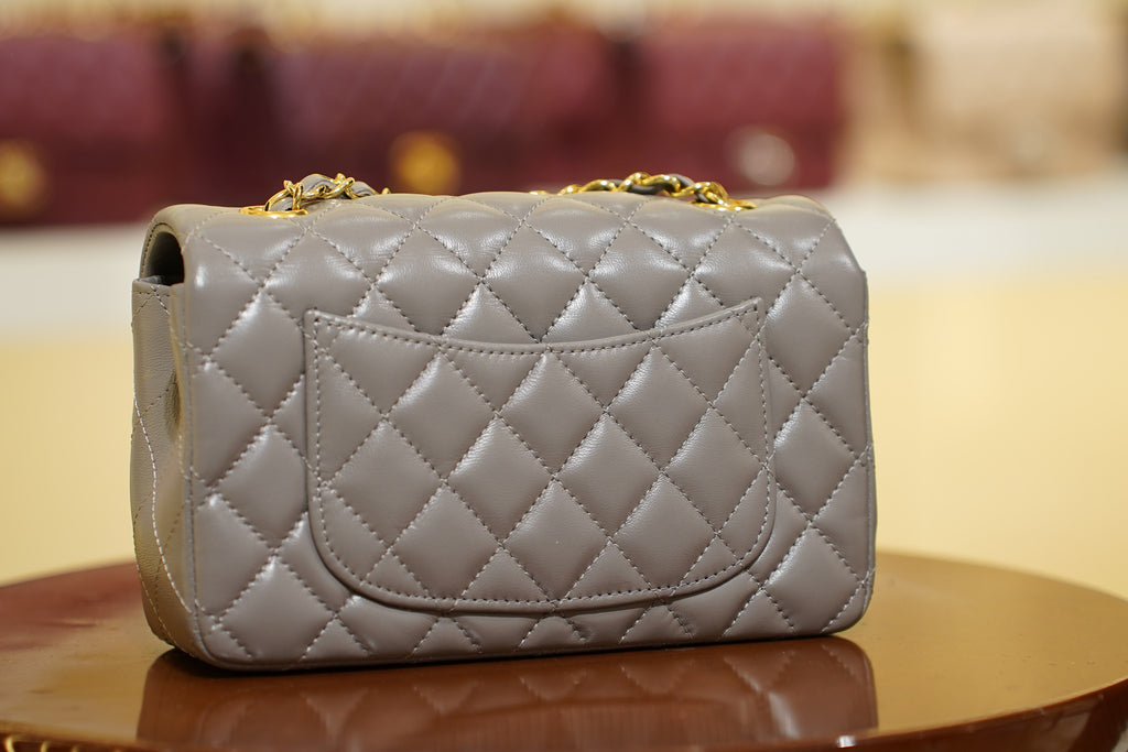 Chanel | Classic Flap Bag – Grey Lambskin – Gold Hardware