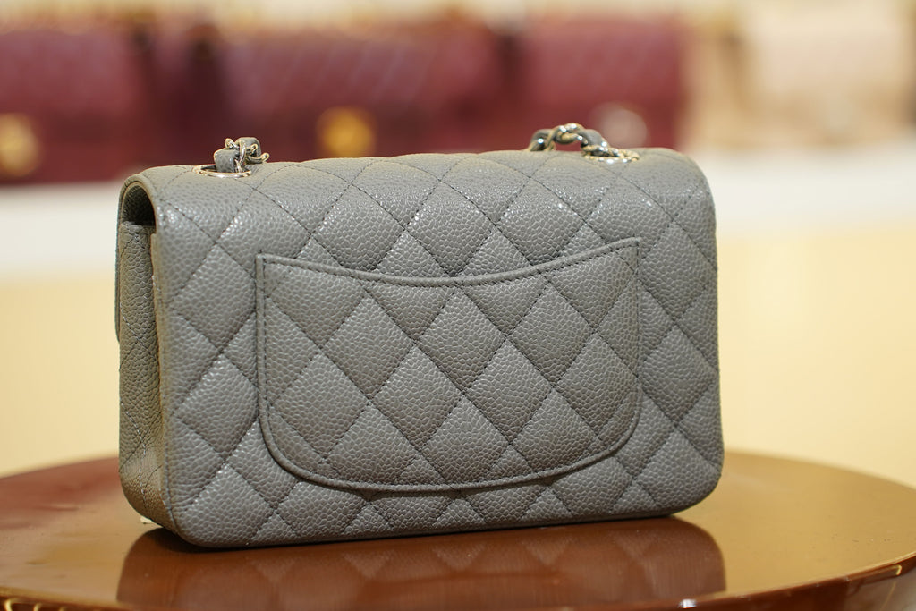 Chanel | Classic Flap Bag – Grey Lambskin – Gold Hardware