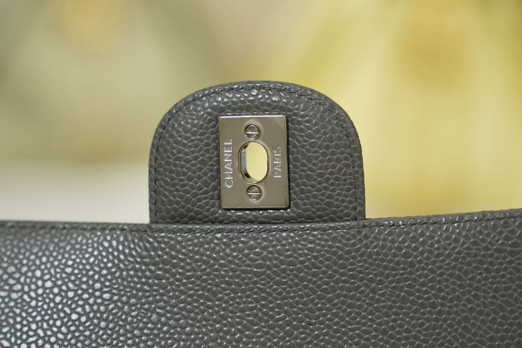 Chanel | Classic Flap Bag – Grey Lambskin – Gold Hardware