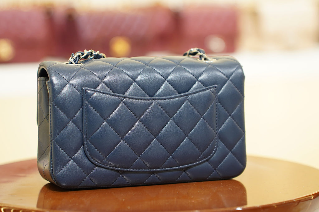 Chanel | Classic Flap Bag – Navy Blue Lambskin – Silver Hardware
