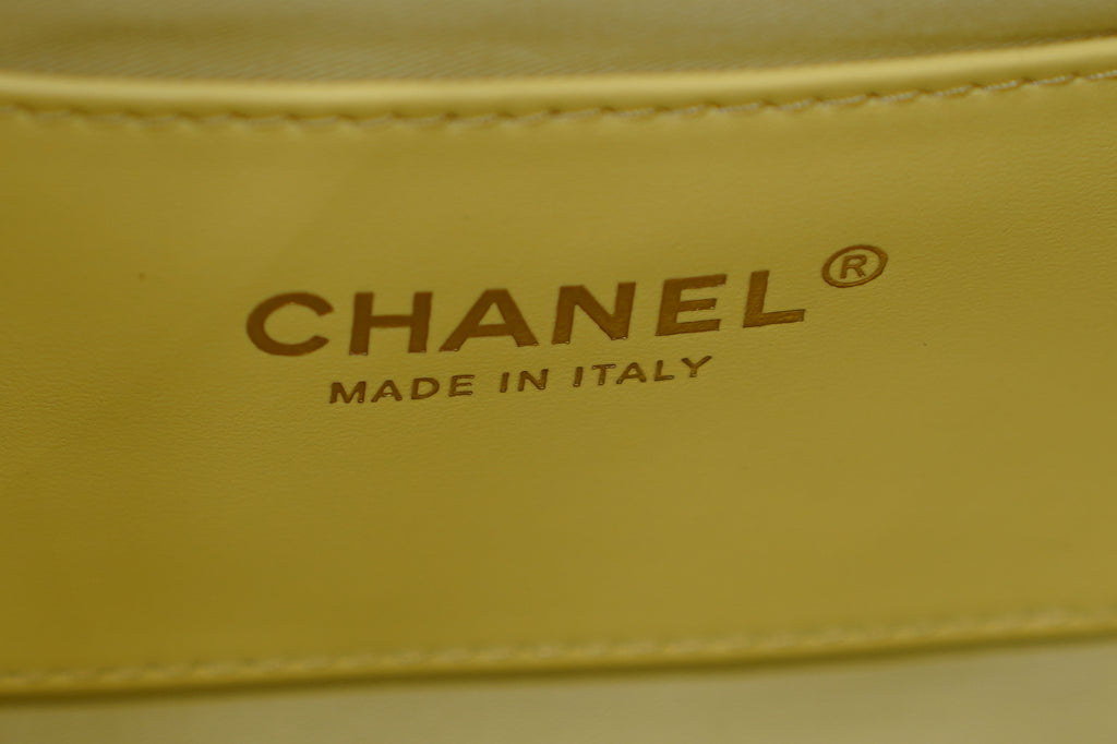 Chanel | 25 Small Handbag – Caviar Leather – Pastel Yellow – Gold Hardware