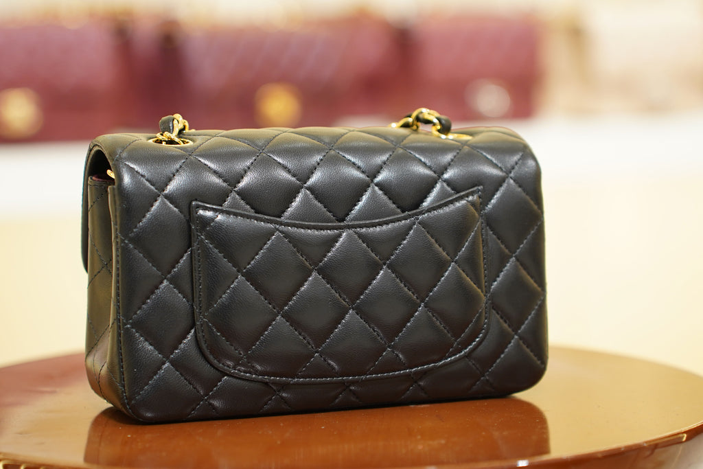 Chanel | Classic Flap Bag – Black Lambskin Leather – Gold Hardware
