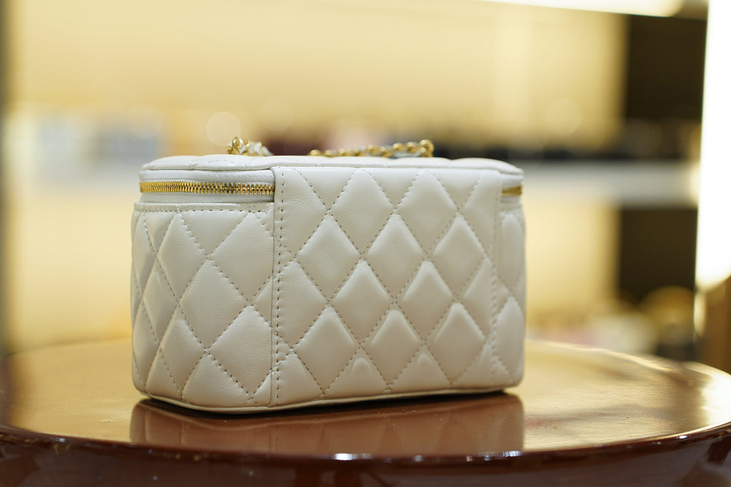 Chanel | Small Vanity Case with Top Handle – Beige Caviar – Gold Hardware