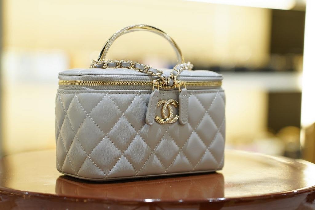 Chanel | Small Vanity Case with Top Handle – Grey Lambskin – Crystal Gold Hardware