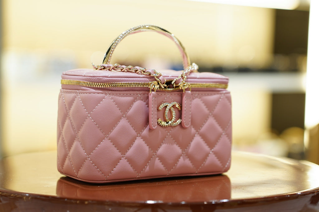 Chanel | Small Vanity Case with Top Handle – Rosewood Pink Lambskin – Crystal Gold Hardware
