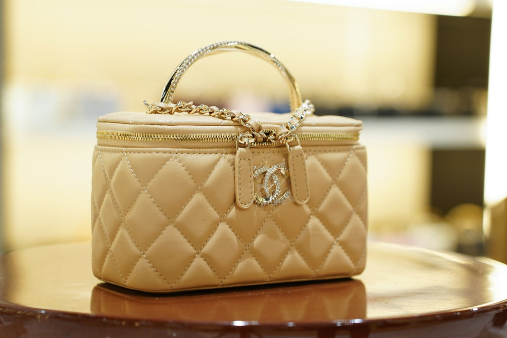 Chanel | Small Vanity Case with Top Handle – Caramel Beige Lambskin – Crystal Gold Hardware