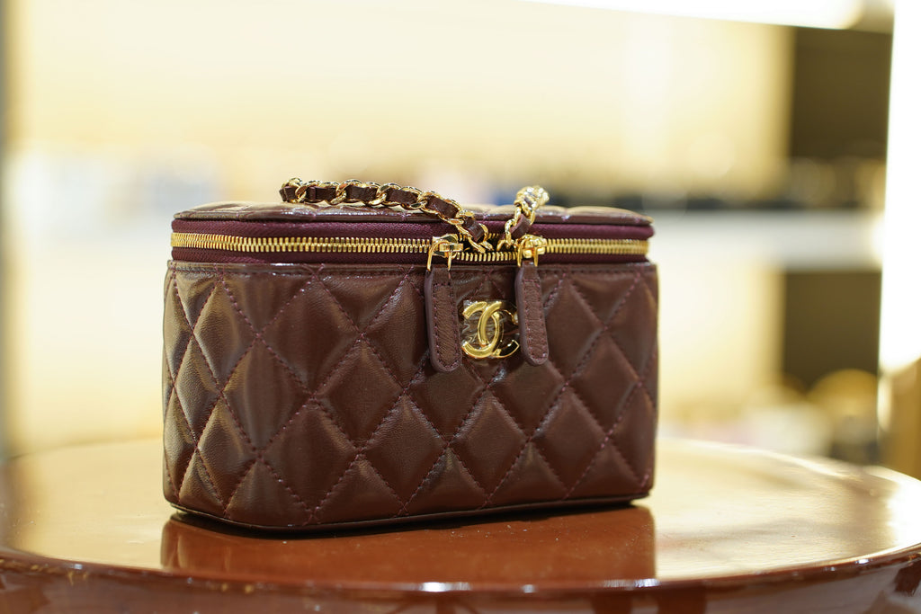 Chanel | Small Vanity Case – Bordeaux Patent Leather – Gold Hardware
