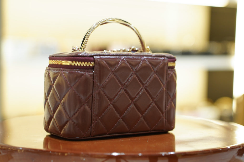 Chanel | Small Vanity Case with Top Handle – Bordeaux Patent Leather – Crystal Gold Hardware