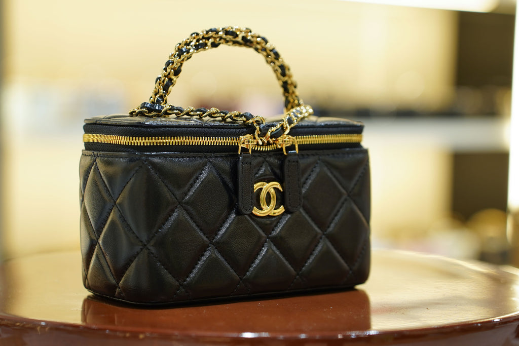 Chanel | Small Vanity Case – Black Lambskin – Classic Gold Hardware
